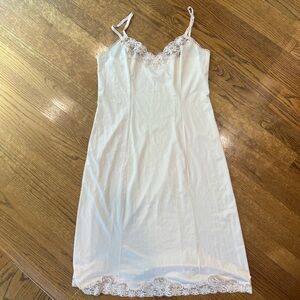 Vintage Vanity Fair Poly Nylon slip size medium